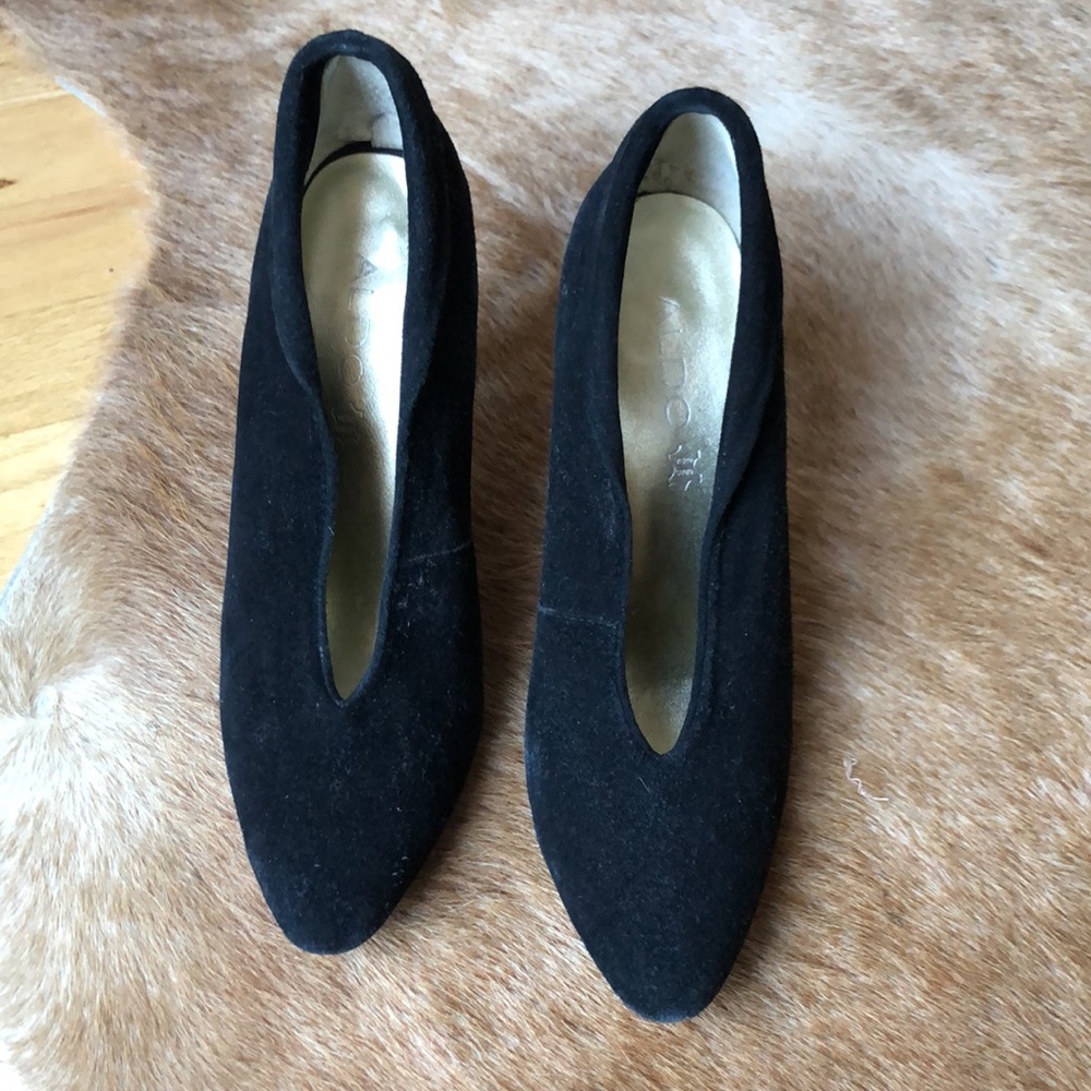 Vintage Aldo Elegant Black suede V shape Women's heels size 38